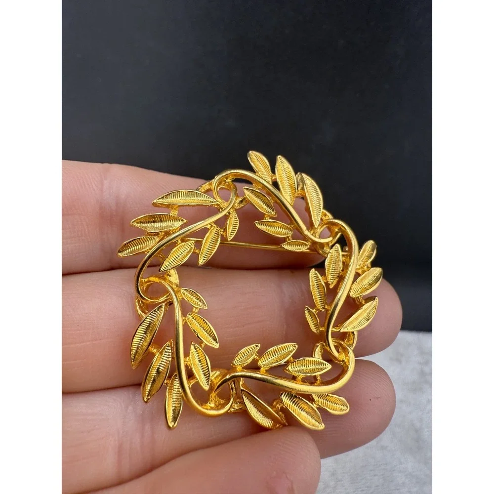 Vintage Brooch Lot Leaf‎ Hat Flower Gold Tone Some Signed